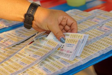 Tayland piyango ödülleri ayda iki kez veriliyor, yani, ayın 1 ve 16 'sı, kumar konsepti, zengin olmak, umut etmek, risk almak, para kazanmak. Yumuşak ve seçici odak.                               