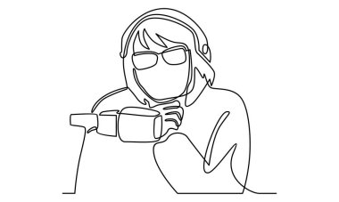 Kadın radyo spikeri olarak devam edin.