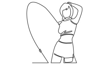 Sörf tahtası tutan bir kadın.