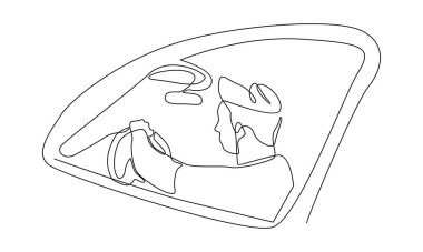 Sürücü durmaksızın direksiyona geçer.