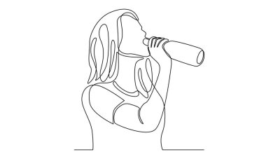 Devamlı şişeden su içen kadınlar.