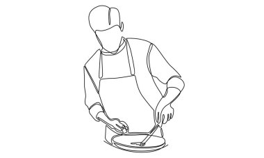 Şefimiz sürekli gurme yemeği pişiriyor.