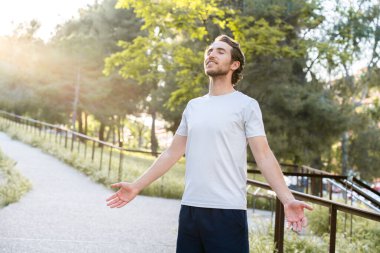 Motivasyon ve fiziksel zihinsel sağIık hoş bir doğal ortamda.