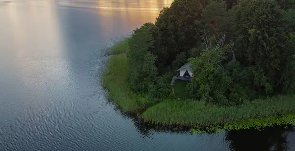 Letonya Gölü 'nün Günbatımı Görünümü Ada ve Çadır, Dagda, Dagdas Ezers