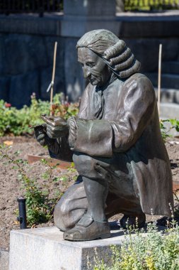 Carl Linnaeus 'un bronz heykeli (23 Mayıs 1707 - 10 Ocak 1778), İsveçli biyolog ve hekim..