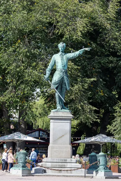 XII. Charles Heykeli (İsveççe: Karl XII) veya Carolus Rex (17 Haziran 1682 - 30 Kasım 1718). İsveç 'in başkenti Stockholm' de yer almaktadır. Heykel doğuyu işaret ediyor, Rusya 'nın tarihi düşmanını..