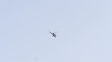 Helikopter durdu ve uzaklaştı..