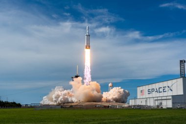 25 Haziran 2024: Bir SpaceX Falcon Heavy NASA 'nın Florida Cape Canaveral' daki LC-39A 'sından NOAA için GOES-U hava uydusunu fırlattığı görüldü. Fotoğraf: Brandon Moser / Central Florida Public Media