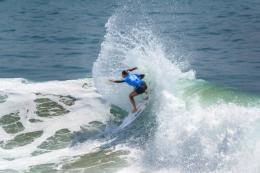 Fransız sörfçü Tya Zebrowski, 3 Ağustos 2025 'te Huntington Beach, Kaliforniya' daki WSL Challenger Serisi 'nde bayanlar finalinde..
