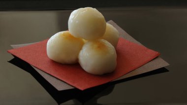 Geleneksel Japon Mochi tatlılarının yakın plan görüntüsü
