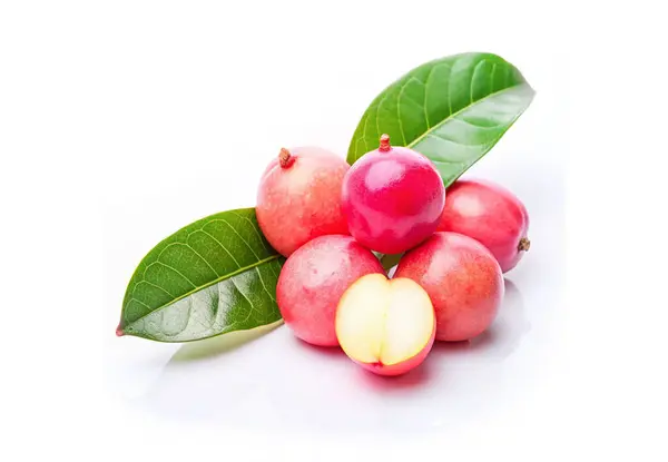 Carissa Carandas beyaz arka planda yeşil yapraklı meyveler 