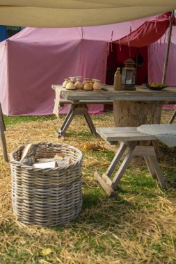Açık havada geleneksel yiyecek ve içecek..
