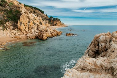 Deniz kıyısının güzel manzarası İspanya