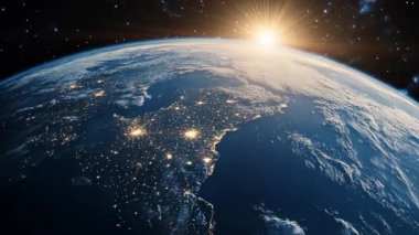 4K Güzel Gündoğumu Dünya silueti. Uzaydan gelen dünya gezegeni. Dünya gezegeni dönen animasyon. Klip uzay, gezegen, galaksi, yıldızlar, evren, deniz, toprak içerir.