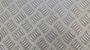 Elektrik kulesinin altındaki ayak sehpası deseni, metal zemin treni, uzaklaşma 