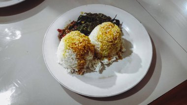 Tabakta Padang pirinç yemekleri, Endonezya mutfağı.