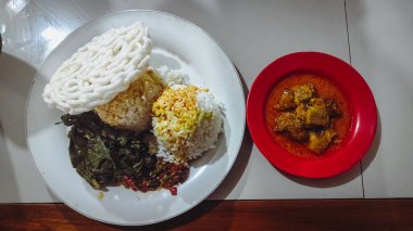 Tabakta Padang pirinç yemekleri, Endonezya mutfağı.