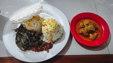 Tabakta Padang pirinç yemekleri, Endonezya mutfağı.