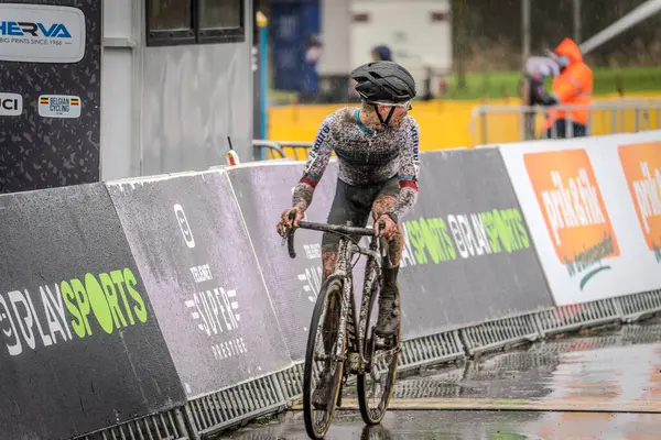 04-12-2021: Cyclocross verschillende Juniores, elit kadınlar en elit Heren