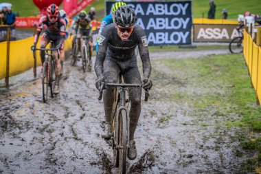 4-12-2021: Cyclocross verschillende Juniores, elit kadınlar en elit Heren