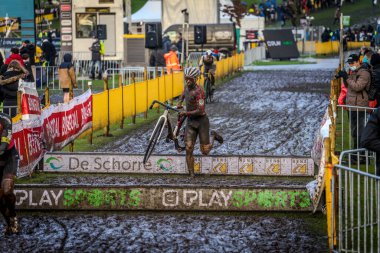 4-12-2021: Cyclocross verschillende Juniores, elit kadınlar en elit Heren