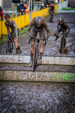 4-12-2021: Cyclocross verschillende Juniores, elit kadınlar en elit Heren