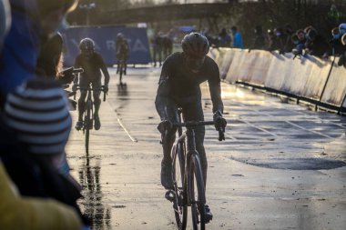 4-12-2021: Cyclocross verschillende Juniores, elit kadınlar en elit Heren