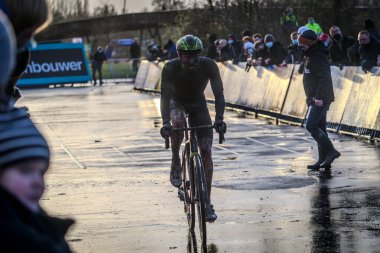 4-12-2021: Cyclocross verschillende Juniores, elit kadınlar en elit Heren