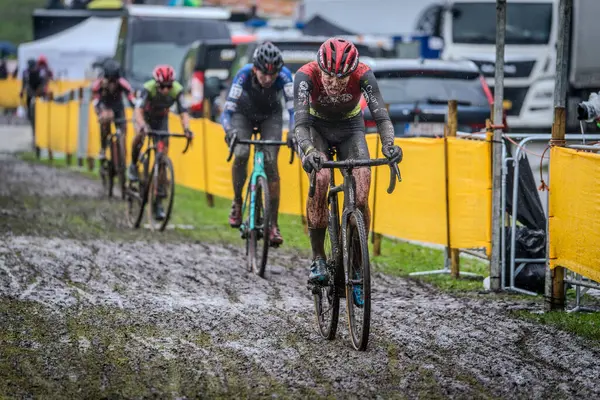 04-12-2021: Cyclocross verschillende Juniores, elit kadınlar en elit Heren
