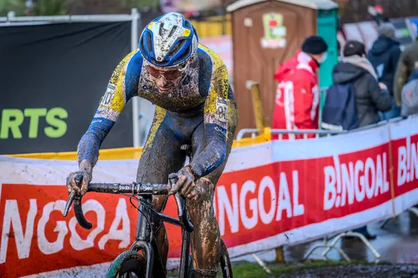 4-12-2021: Cyclocross verschillende Juniores, elit kadınlar en elit Heren