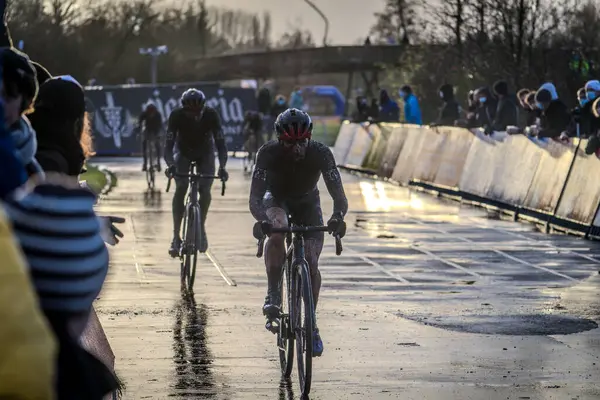 4-12-2021: Cyclocross verschillende Juniores, elit kadınlar en elit Heren