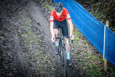 17-11-2024 X2O Flandriencross: Bir podyum yeri için mücadele eden bisikletçiler