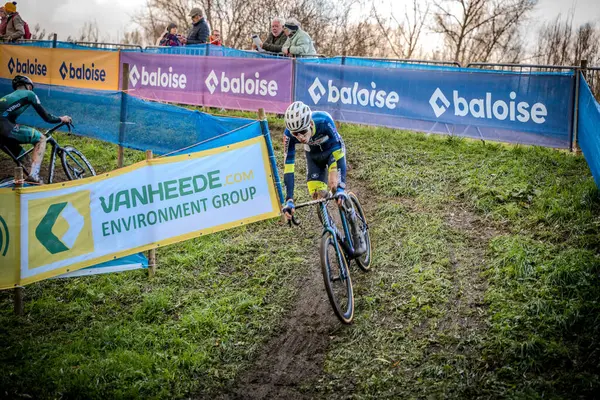 17-11-2024 X2O Flandriencross: Bir podyum yeri için mücadele eden bisikletçiler