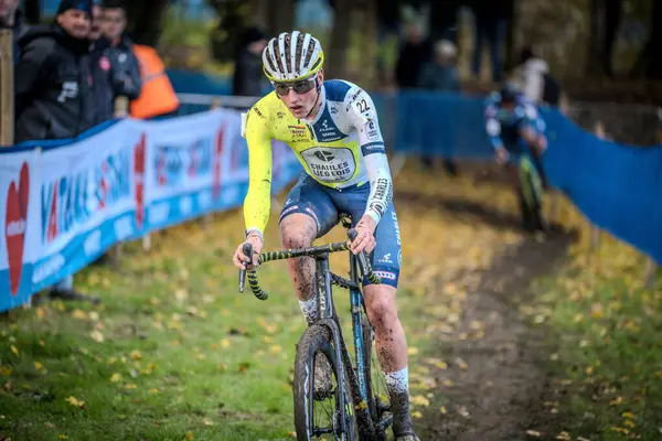 17-11-2024 X2O Flandriencross: Bir podyum yeri için mücadele eden bisikletçiler