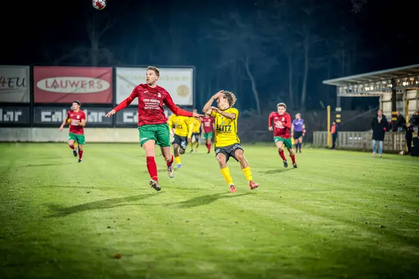 30-11-2024: Berchem Sport ve Berg en dal arasında maç, ikinci lig b