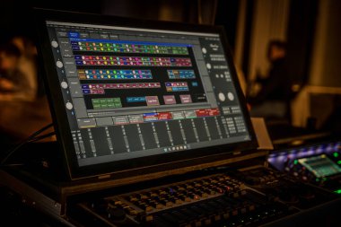 29-03-2025 travesti gösterisi Farklı sanatçılar kendilerini en iyi şekilde sunar