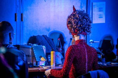 29-03-2025 travesti gösterisi Farklı sanatçılar kendilerini en iyi şekilde sunar