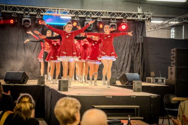 29-03-2025 travesti gösterisi Farklı sanatçılar kendilerini en iyi şekilde sunar