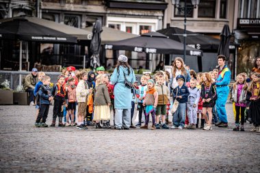 2025-03-30 Mechelen Karnaval alayı sokaklarda bir resepsiyonla son buluyor. 