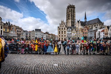 2025-03-30 Mechelen Karnaval alayı sokaklarda bir resepsiyonla son buluyor. 