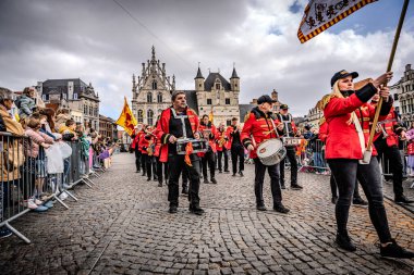 2025-03-30 Mechelen Karnaval alayı sokaklarda bir resepsiyonla son buluyor. 