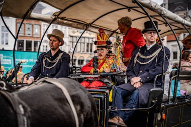 2025-03-30 Mechelen Karnaval alayı sokaklarda bir resepsiyonla son buluyor. 