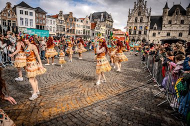 2025-03-30 Mechelen Karnaval alayı sokaklarda bir resepsiyonla son buluyor. 
