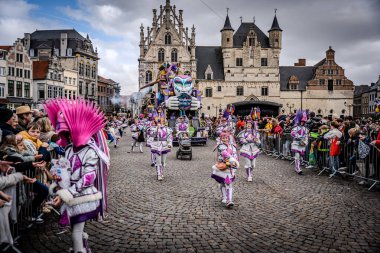 2025-03-30 Mechelen Karnaval alayı sokaklarda bir resepsiyonla son buluyor. 