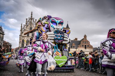 2025-03-30 Mechelen Karnaval alayı sokaklarda bir resepsiyonla son buluyor. 