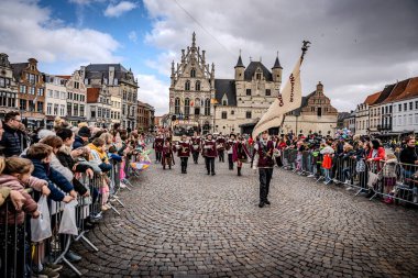 2025-03-30 Mechelen Karnaval alayı sokaklarda bir resepsiyonla son buluyor. 