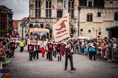 2025-03-30 Mechelen Karnaval alayı sokaklarda bir resepsiyonla son buluyor. 