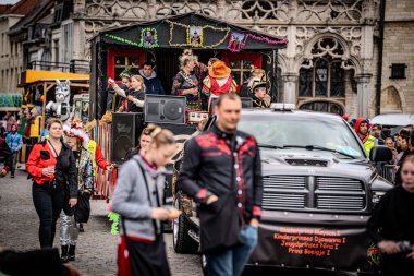 2025-03-30 Mechelen Karnaval alayı sokaklarda bir resepsiyonla son buluyor. 