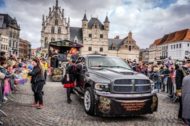 2025-03-30 Mechelen Karnaval alayı sokaklarda bir resepsiyonla son buluyor. 