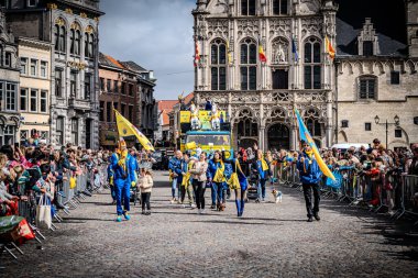 2025-03-30 Mechelen Karnaval alayı sokaklarda bir resepsiyonla son buluyor. 